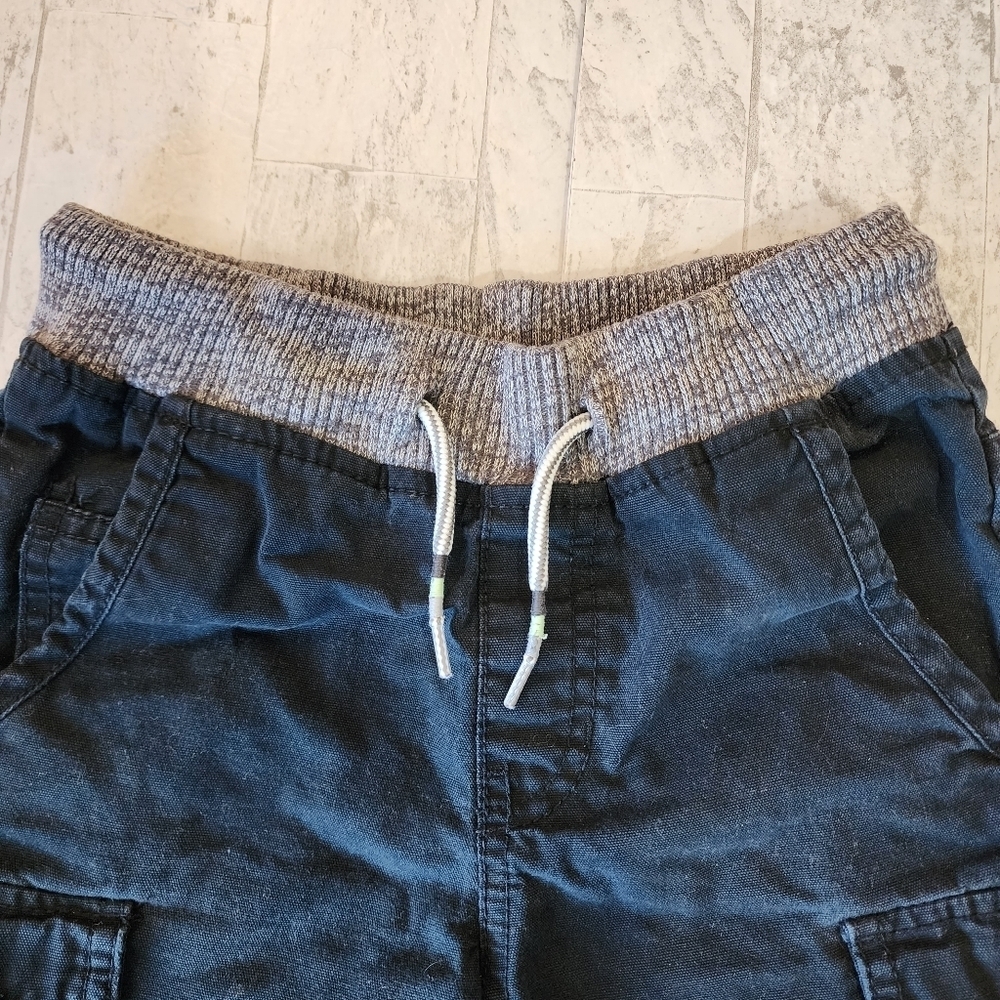 Cat & Jack Black pull on cargo shorts Size S (6/7) - Picture 2 of 5